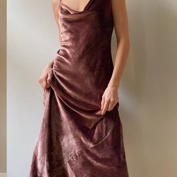 ARITZIA Wilfred Spritz Velvet Dress - Picture 5 of 8